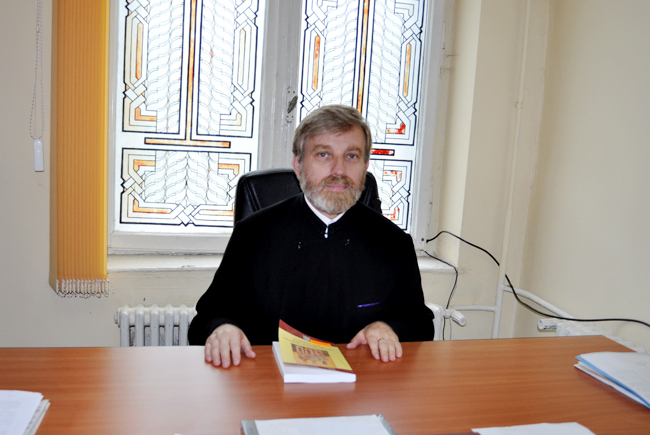 Pr. prof. dr. Ion Vicovan: „Am accentuat dimensiunea social-filantropică, tocmai pentru că în Occident există percepţia greşită că Biserica Ortodoxă nu a prea desfăşurat o activitate de sprijinire a celor nevoiaşi. În acest context, am arătat că la noi primele forme de activitate social-filantropică au funcţionat în Biserică“ Parteneriat între două instituţii teologice prin Programul „Erasmus - mobility“