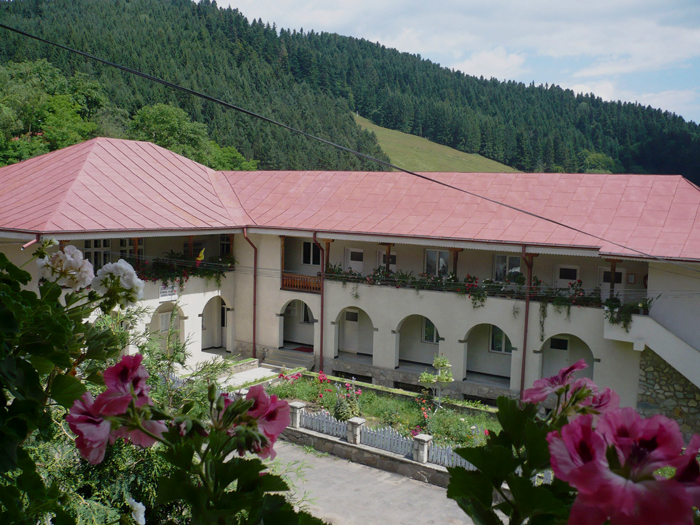 La Liceul Teologic Ortodox „Cuvioasa Parascheva“ Agapia: 30 de locuri cu specializarea „ghid turism religios“