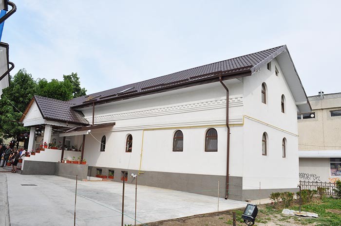 „Sărbătoarea Sfinţilor Împăraţi ne cheamă să trecem de la întuneric la lumină“