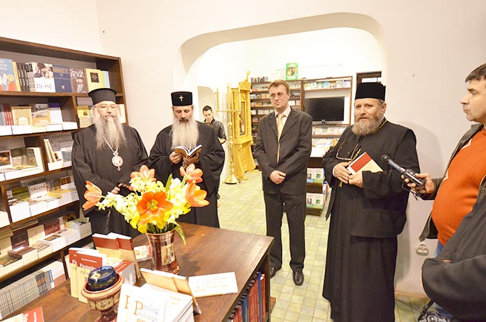 „Omul îşi află hrana sufletului şi în cartea religioasă“