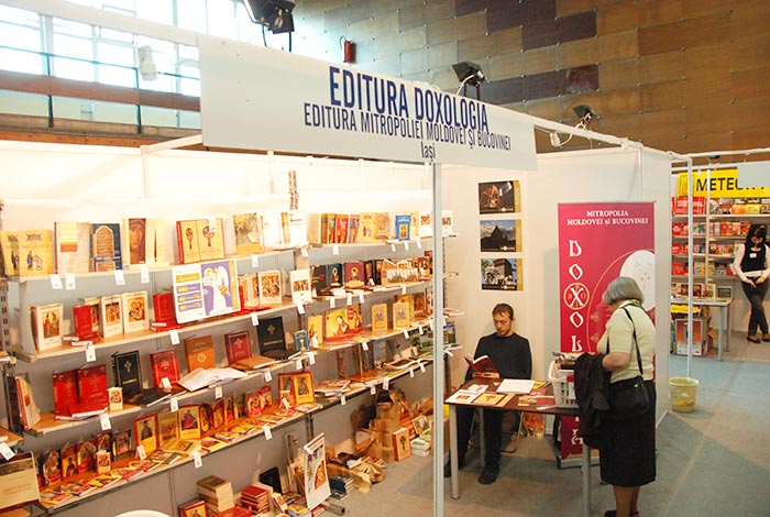 „Omul îşi află hrana sufletului şi în cartea religioasă“