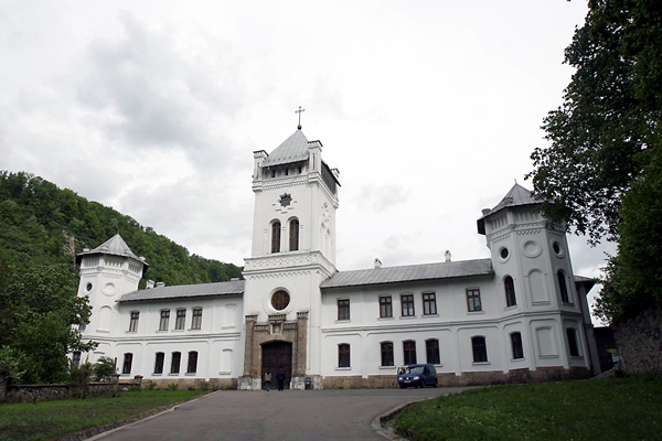 Sesiune de formare pe teme de comunicare socială la Mănăstirea Tismana