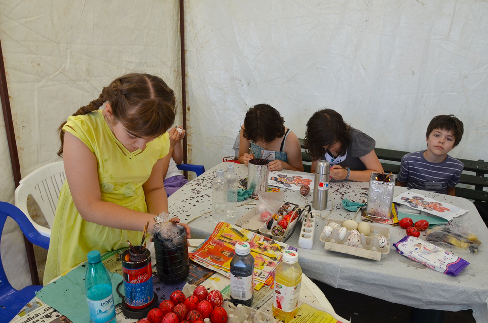 Zeci de copii descoperă meşteşugurile tradiţionale