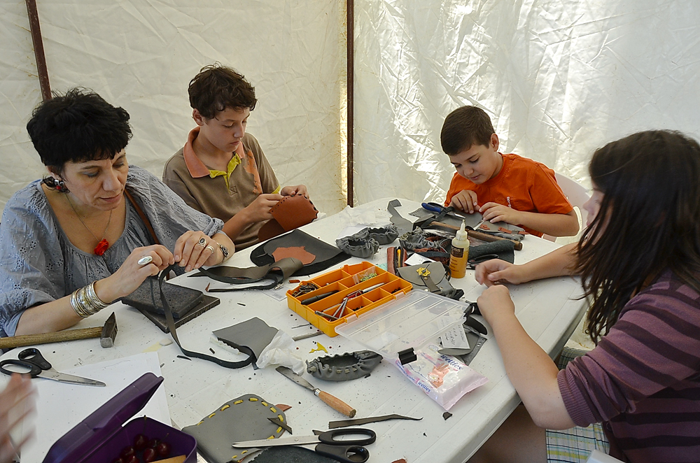 Zeci de copii descoperă meşteşugurile tradiţionale