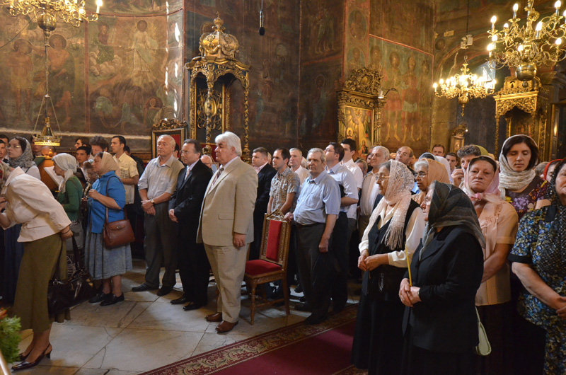 La Sfânta Liturghie oficiată cu prilejul hramului Mănăstirii Golia au participat și Gheorghe Nichita, primarul Municipiului Iași, Constantin Simirad, președintele Consiliului Județean Iași și Luacin Flaișer, consilier județean. Hramul Mănăstirii Golia