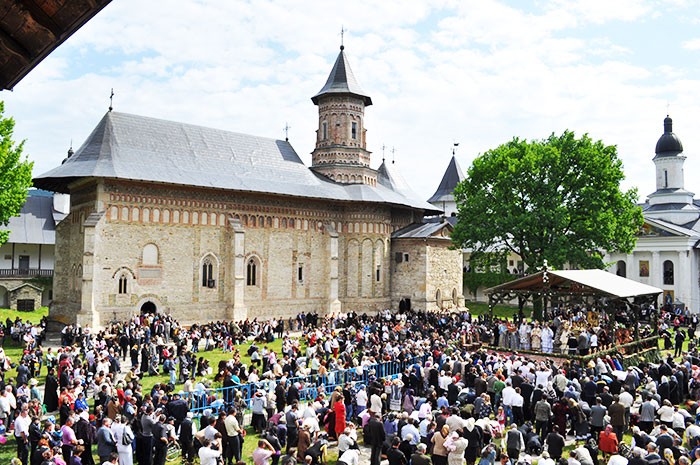 Cinci ierarhi, la hramul Mănăstirii Neamţ
