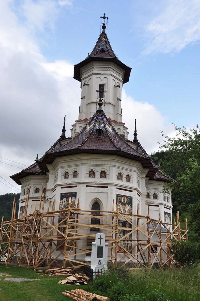 Lucrări de reparaţii la biserica parohiei Sadova 1 Lucrări de reparaţii la biserica parohiei Sadova 1