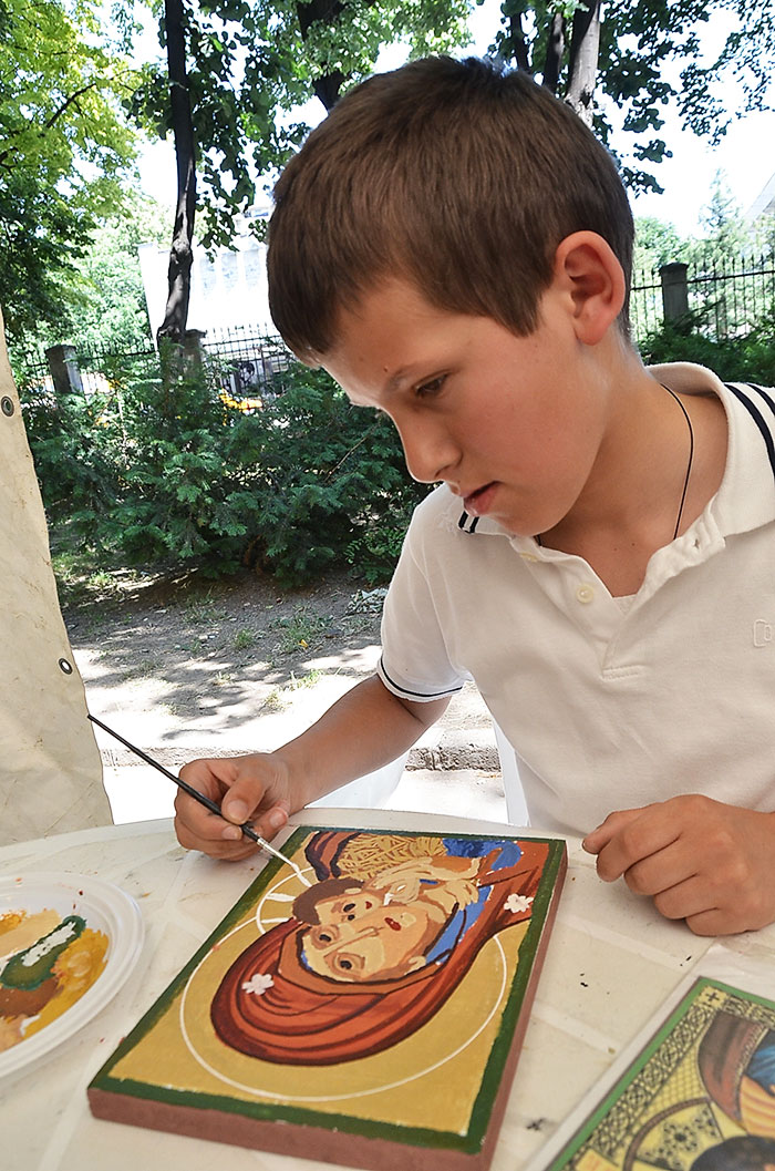 Zeci de copii descoperă meşteşugurile tradiţionale