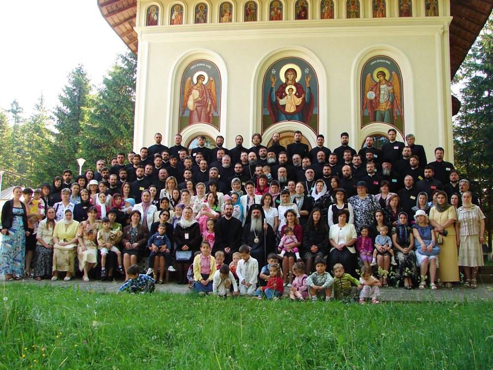 Întâlnirea IPS Teofan cu preoţi şi preotese din Iaşi 1 şi Botoşani Întâlnirea IPS Teofan cu preoţi şi preotese din Iaşi 1 şi Botoşani