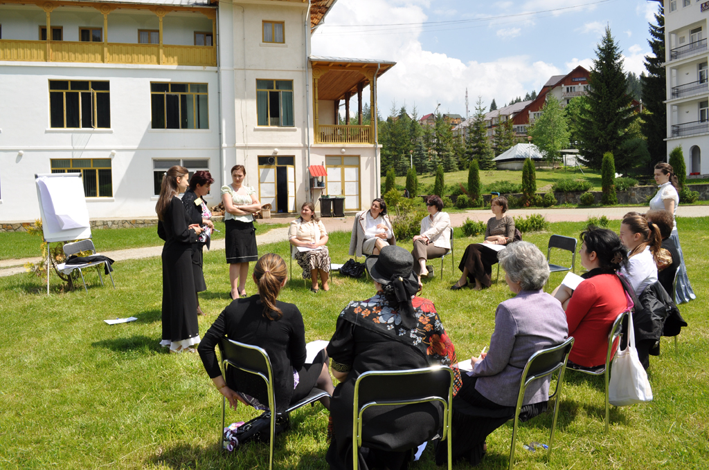 Preoţi şi preotese din două protoierii ale Eparhiei Iaşilor, la conferinţa de la Durău