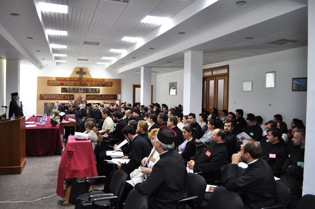 Preoţi şi preotese din două protoierii ale Eparhiei Iaşilor, la conferinţa de la Durău