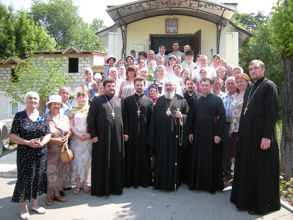 IPS Petru a slujit la biserica „Tuturor Sfinţilor”(Biserica Deportaţilor) din Chişinău IPS Petru a slujit la biserica „Tuturor Sfinţilor”(Biserica Deportaţilor) din Chişinău