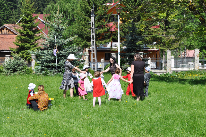 Preoţi şi preotese din două protoierii ale Eparhiei Iaşilor, la conferinţa de la Durău