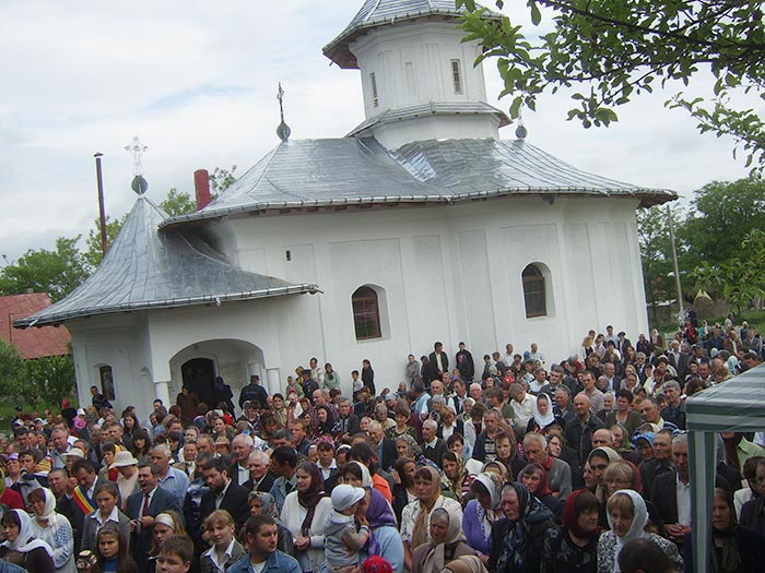 Resfinţirea bisericii parohiei Brăteşti