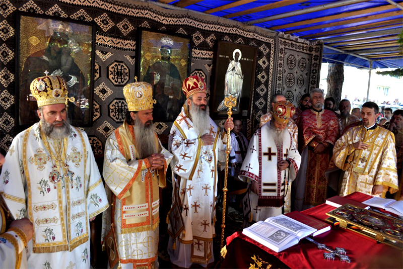 Pelerinii Sfântului Ioan cel Nou, la hramul Catedralei arhiepiscopale din Suceava
