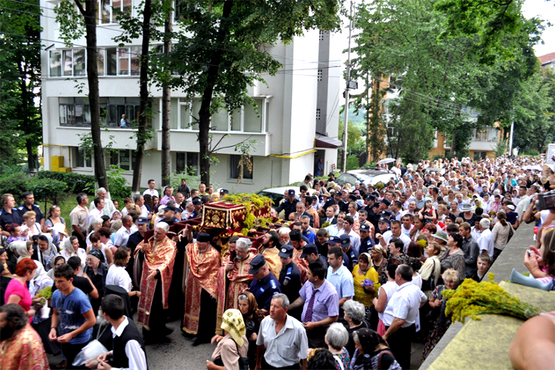 Pelerinii Sfântului Ioan cel Nou, la hramul Catedralei arhiepiscopale din Suceava