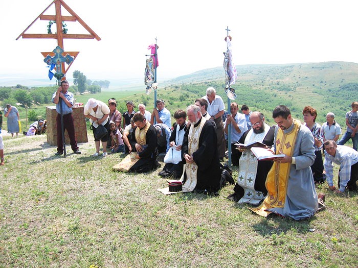 Sfinţire de troiţă în parohia Căueşti, Protopopiatul Iaşi 2