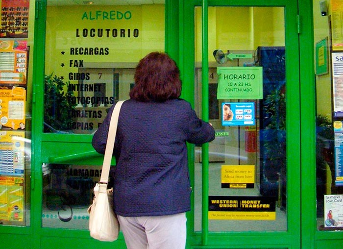 Venitul unei familii de români din străinătate: 1.900 de euro pe lună Venitul unei familii de români din străinătate: 1.900 de euro pe lună