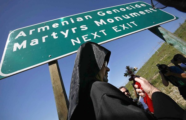 “Un enorm masacru” - Vaticanul, co-editor al unei cărţi despre genocidul armenilor de către turci