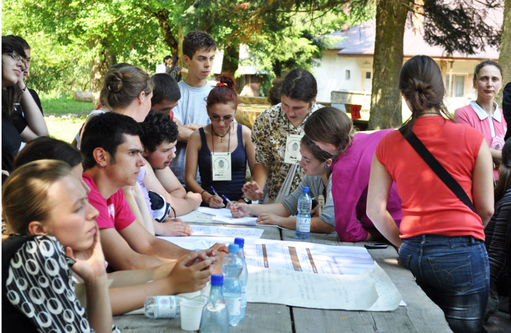 „Să deveniţi stâlpi, lumini şi prelungirea Evangheliei în lumea în care trăiţi“