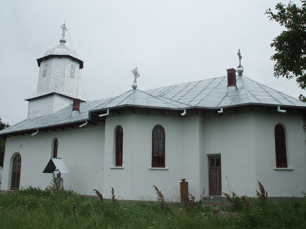 Sărbătoare la Ţuscanii din Vale, cu prilejul resfinţirii bisericii parohiale