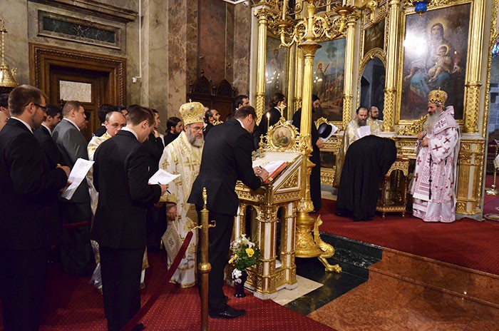 Trei ierarhi au fost alături de absolvenţii teologi ieşeni la depunerea jurământului