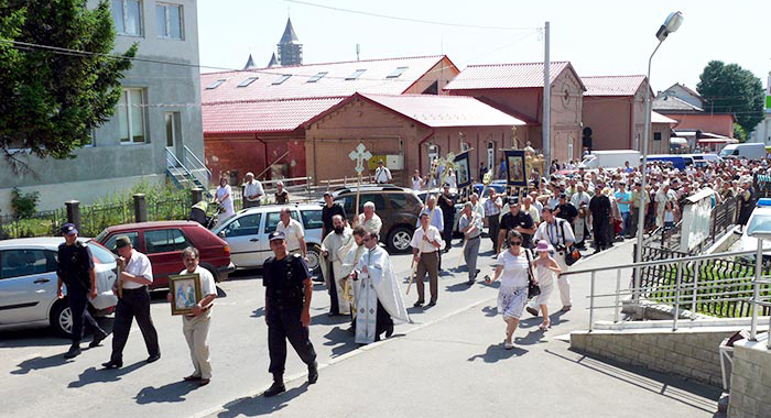 Procesiune la Fălticeni de sărbătoarea Sfântului Prooroc Ilie Tesviteanul Procesiune la Fălticeni de sărbătoarea Sfântului Prooroc Ilie Tesviteanul