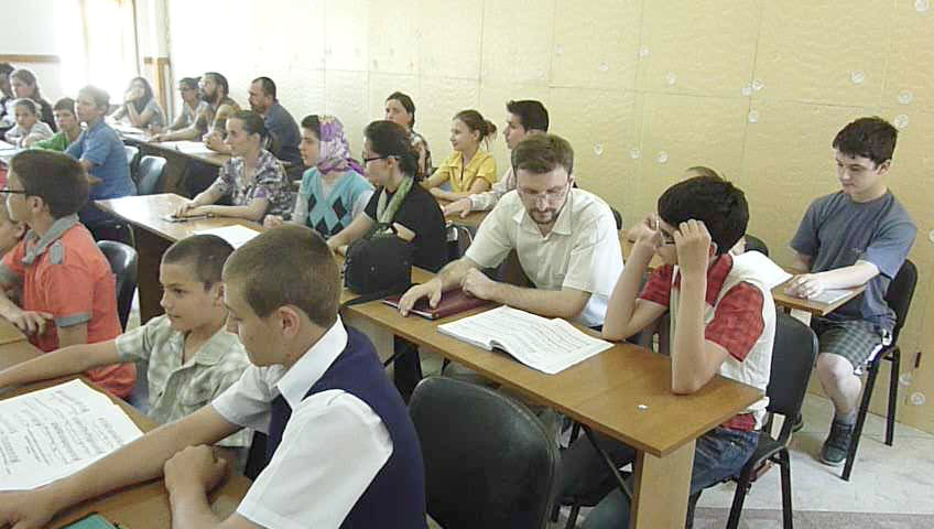 Botoşănenii învaţă muzică psaltică la Biserica „Sfântul Ioan Botezătorul“