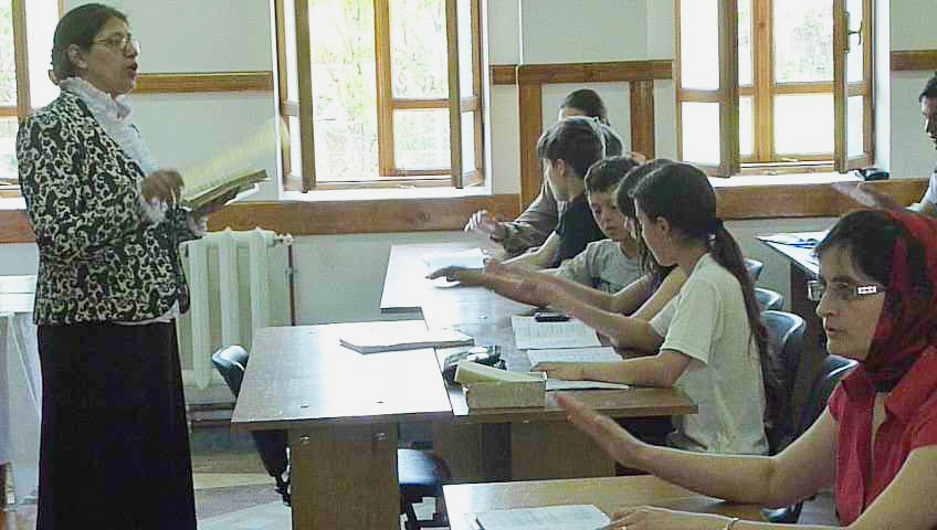 Botoşănenii învaţă muzică psaltică la Biserica „Sfântul Ioan Botezătorul“