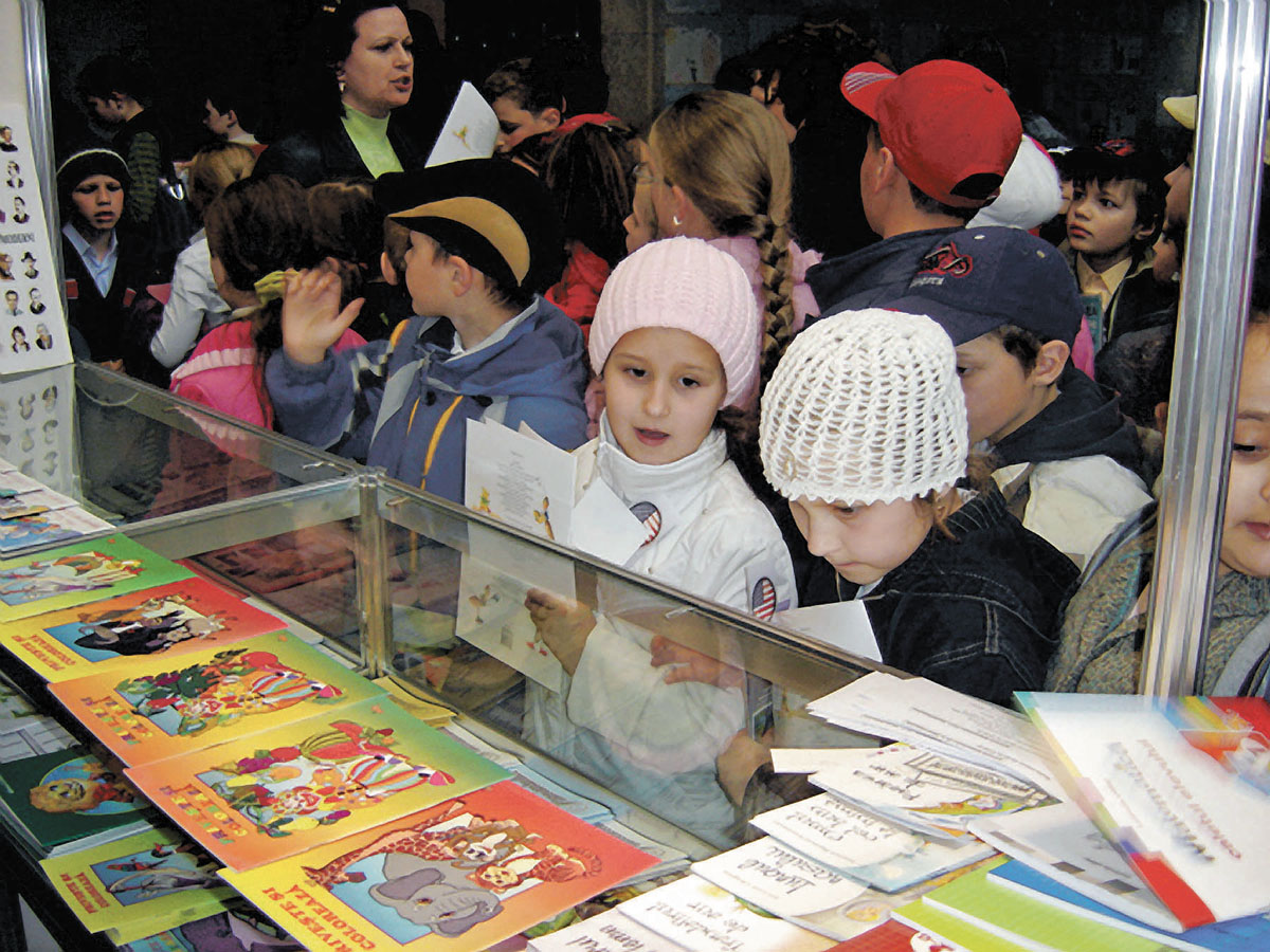 Începe Salonul Internaţional de Carte de la Chişinău