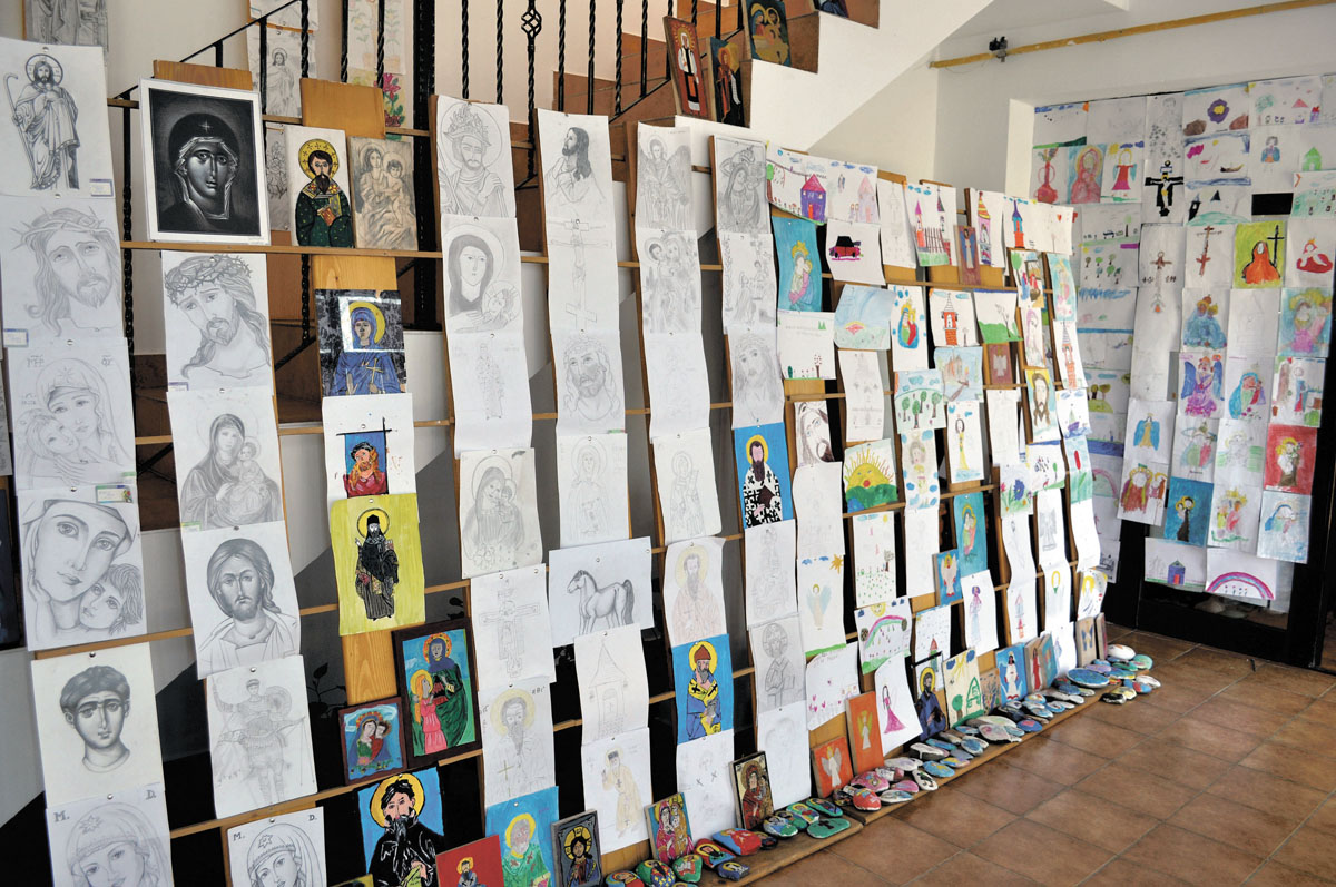 200 de copii la Tabăra de creaţie „Aripi de înger“