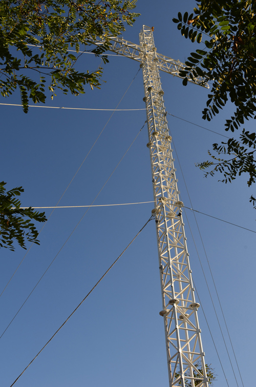 „Crucea Mântuirii Neamului Românesc“ de la Nisporeni a fost sfinţită de trei ierarhi