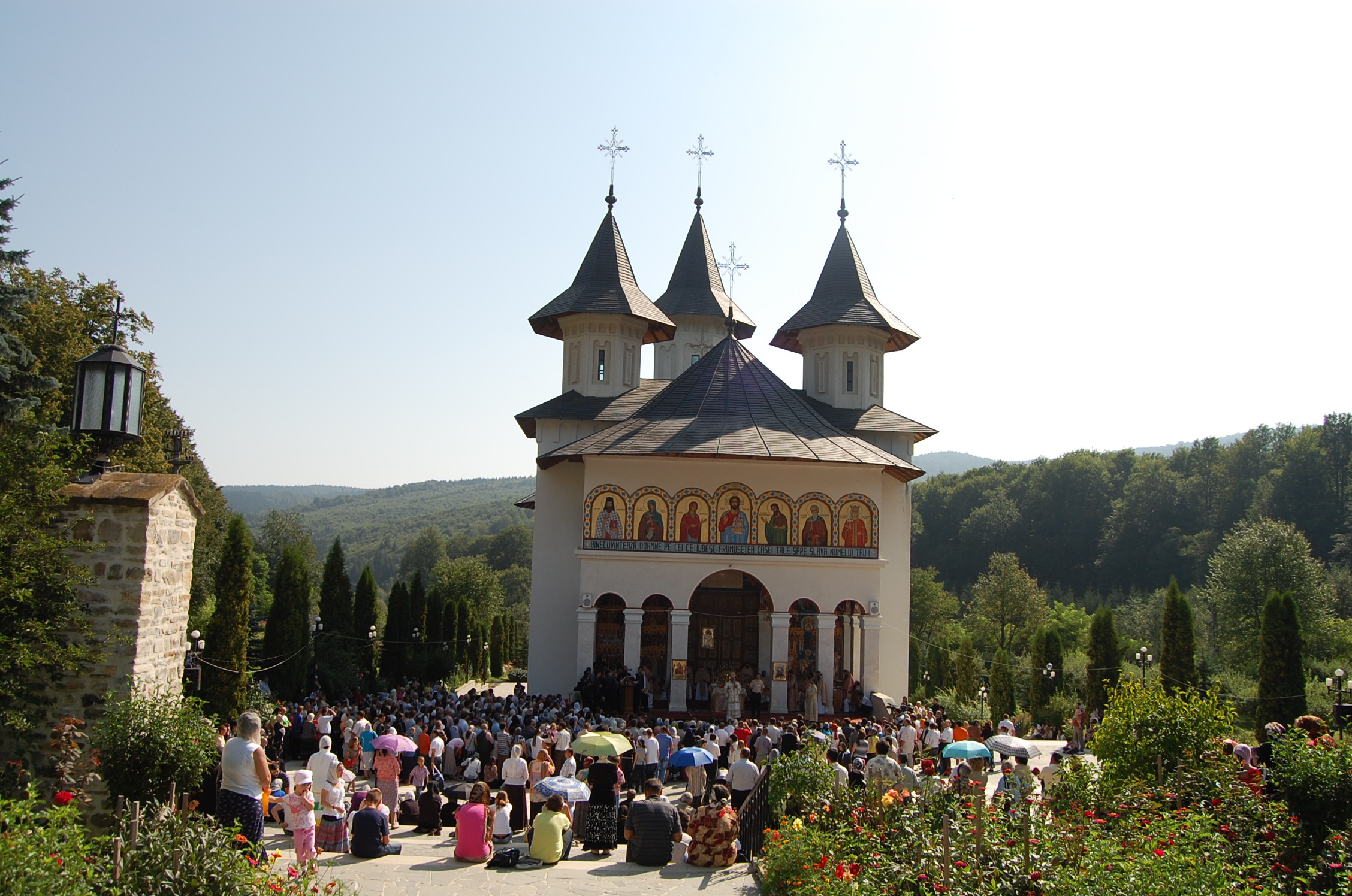 Duminică, pe 7 august, Sfânta Liturghie va fi oficiată la Mănăstirea Sihăstria de Înalt Preasfinţitul Teofan Sărbătorile sfinţilor nemţeni