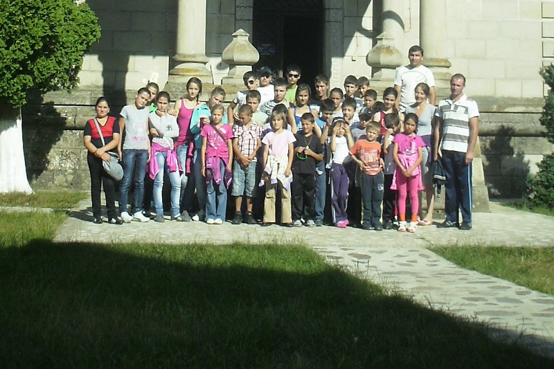 Trei parohii vâlcene au organizat o tabără la Mănăstirea Turnu