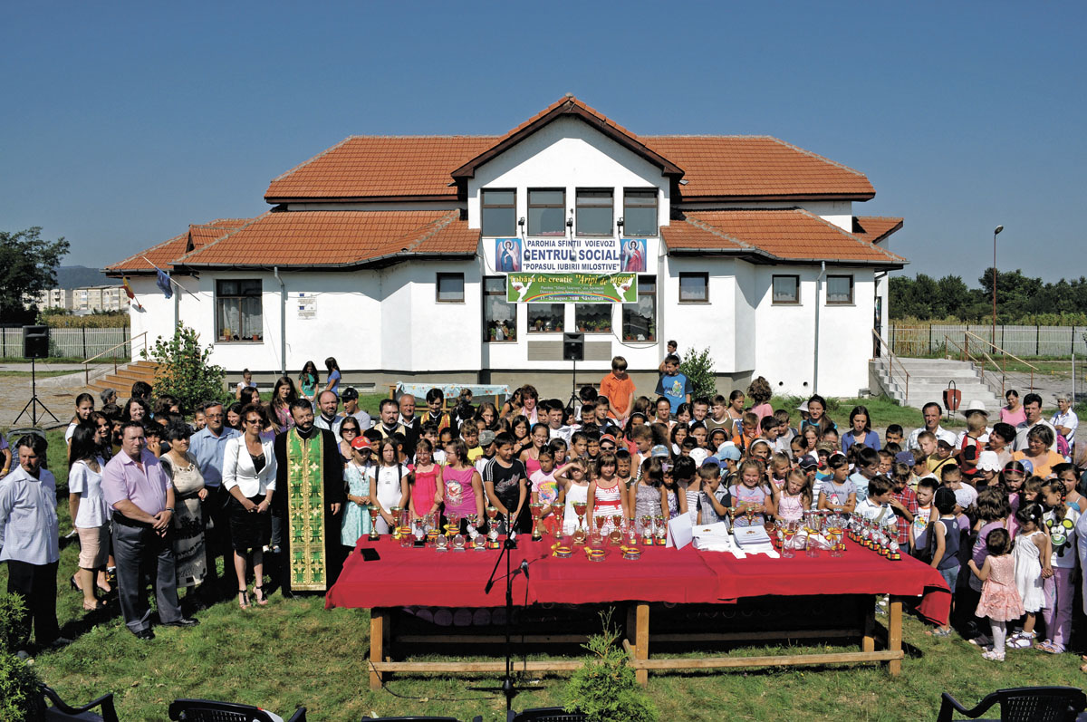 200 de copii la Tabăra de creaţie „Aripi de înger“