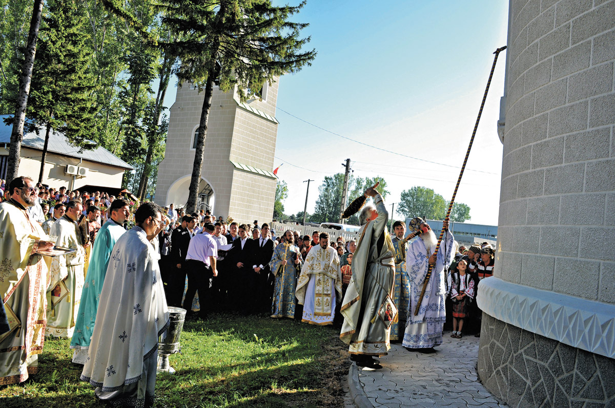 20 de ani de jertfă la biserica parohiei Dumbrăviţa-Ruginoasa