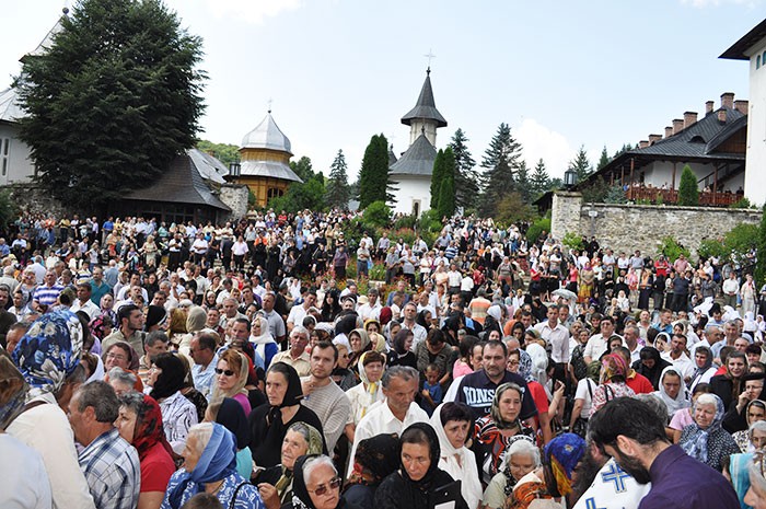 IPS Teofan şi IPS Serafim au liturghisit la Mănăstirea Sihăstria