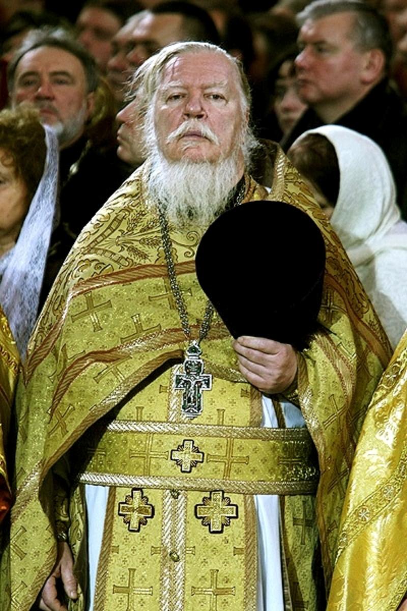 „Lăsați copiii să vină la Mine” – Un preot rus primește copiii pe care mamele lor vor să îi avorteze