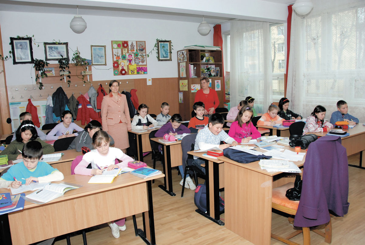 Aproape jumătate dintre profesori ar renunţa la învăţământ