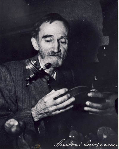 Poetul George Bacovia, pe numele său adevărat George Vasiliu Scriitori distinşi cu premii  la Festivalul „Toamnă bacoviană - 130“