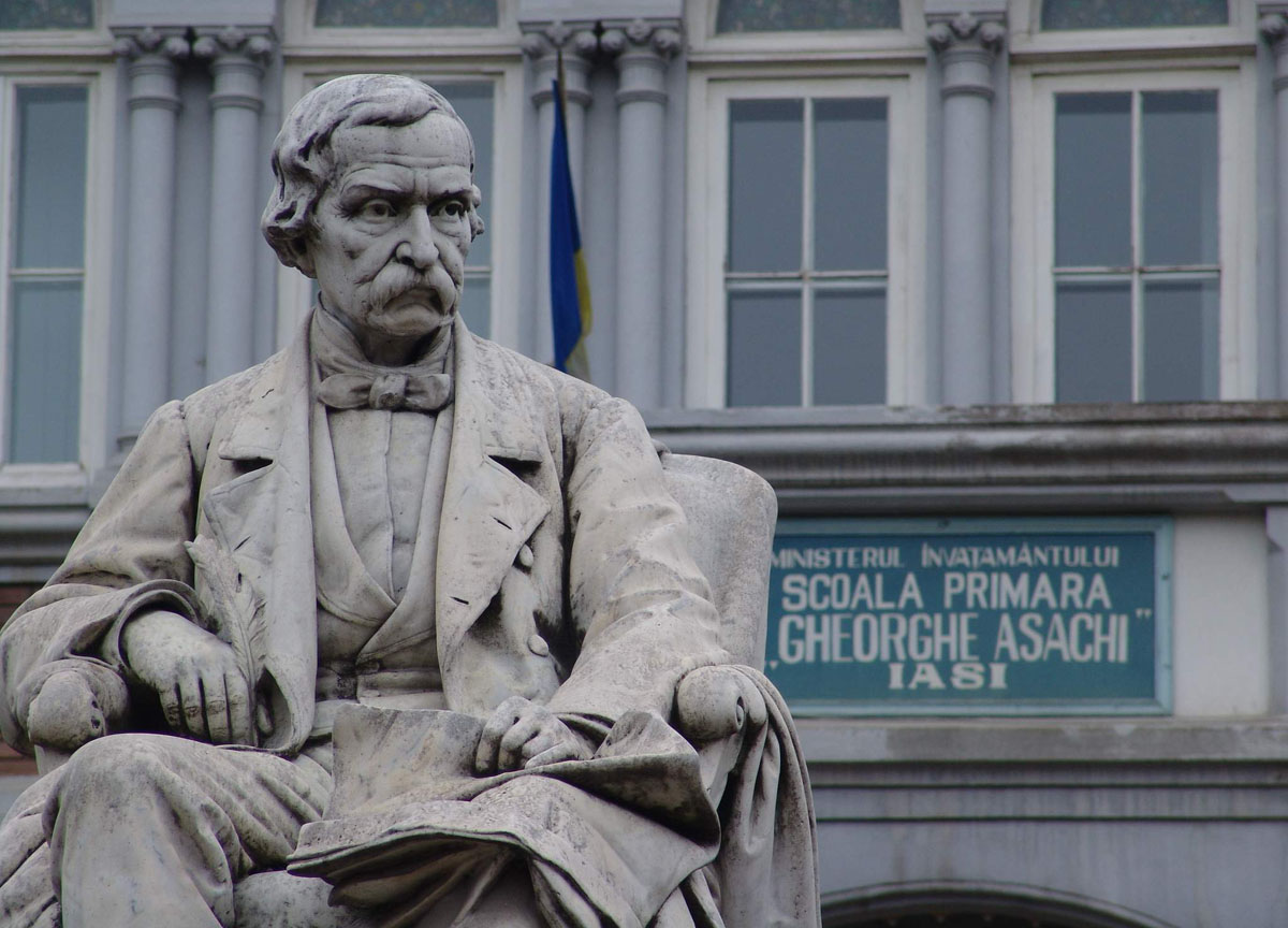 Peste 1.000 de şcoli şi licee vor fi evaluate