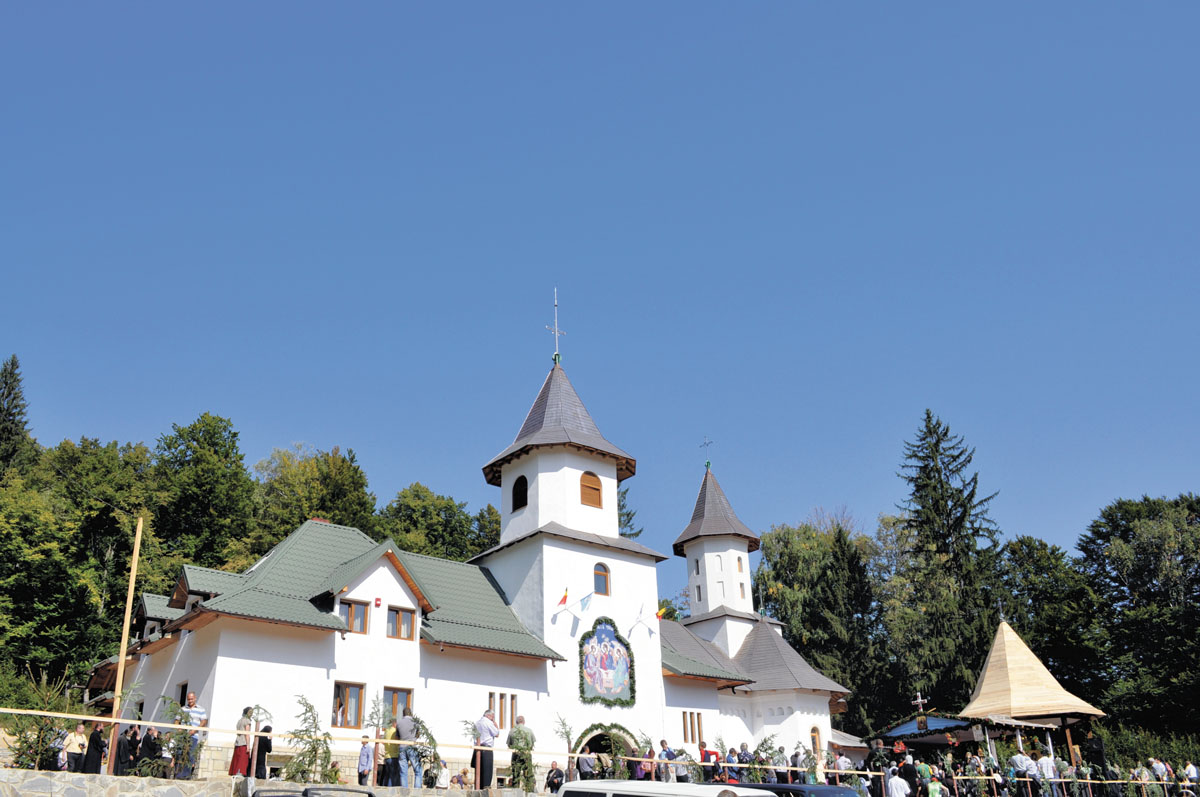 „Bucuria împlinirii“ la sfinţirea Schitului Nifon