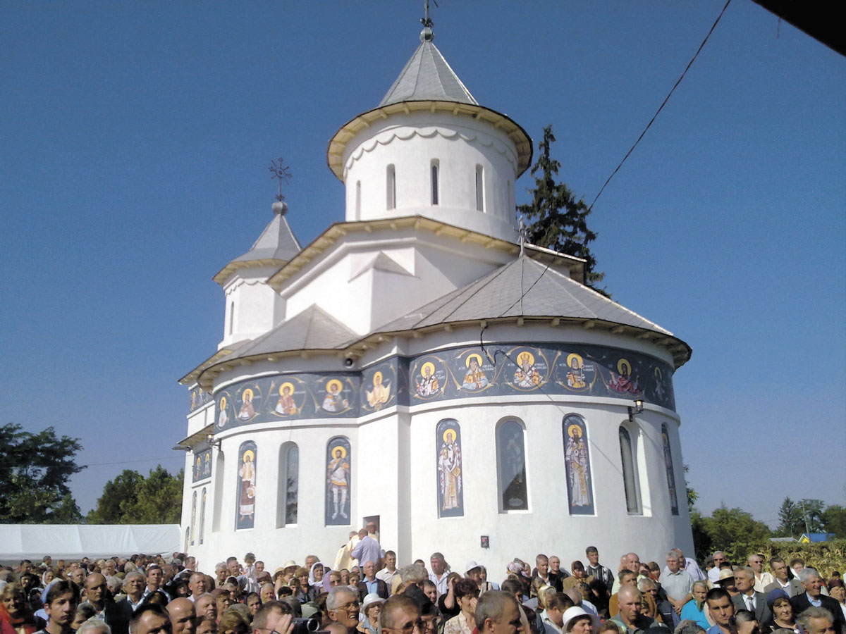 Noi lăcaşuri de închinăciune sfinţite în Mitropolia Moldovei şi Bucovinei