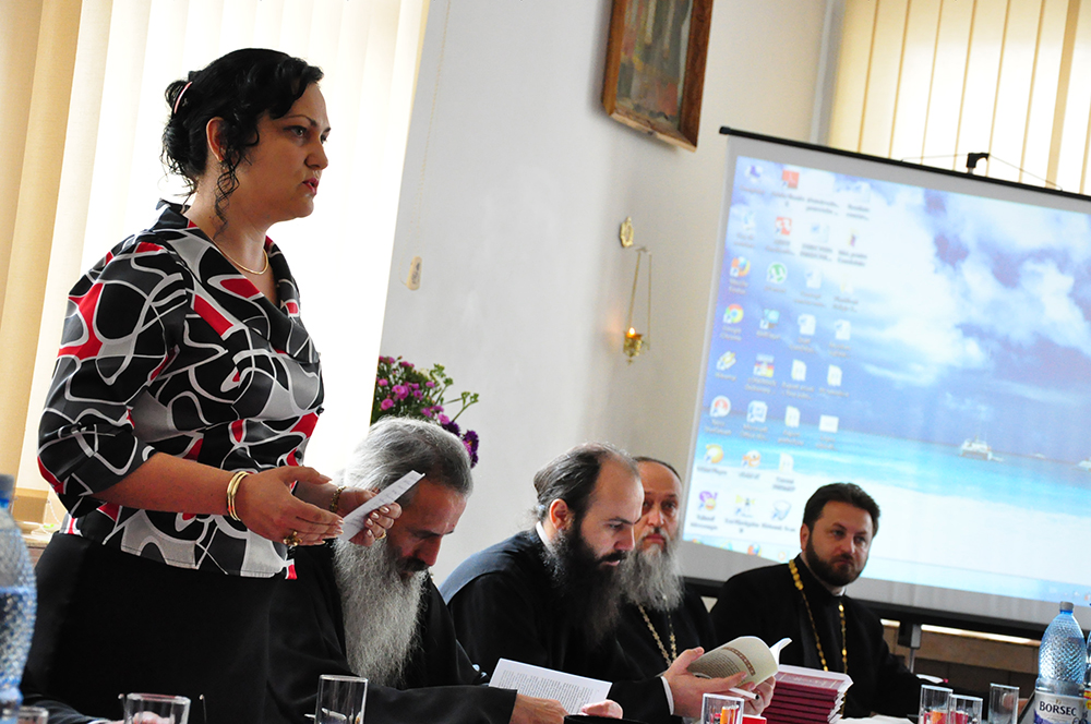 „Cu ajutorul dumneavoastră putem reconstrui acel profil de cadru didactic, de dascăl autentic, aflat acum pe cale de dispariţie“, a spus doamna Ada Alexandrina Macovei, inspectorul şcolar general al judeţului Botoşani „Să găsiţi cele mai bune căi de a sădi în tineri învăţătura lui Hristos!“