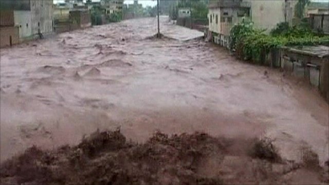 250 de mii de case distruse de potop în Pakistan 250 de mii de case distruse de potop în Pakistan