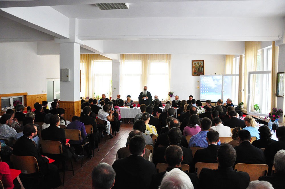 „Să găsiţi cele mai bune căi de a sădi în tineri învăţătura lui Hristos!“