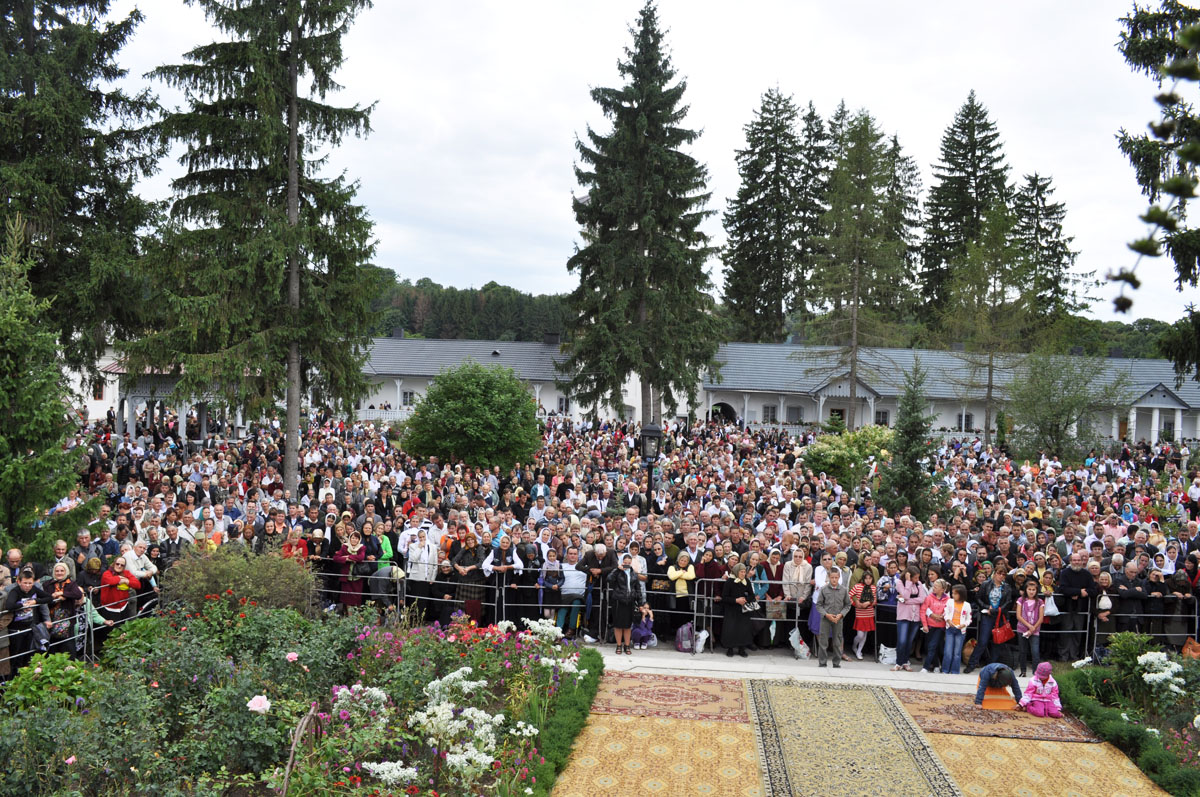 Mii de credincioşi la hramul Mănăstirii Vorona