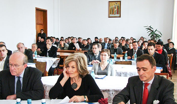În Arhiepiscopiei Tomisului se desfăşoară un simpozion internaţional