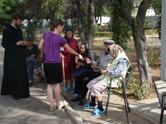Acţiune filantropică la diverse centre sociale din Slatina