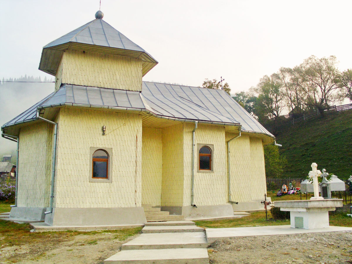 Slujbe de sfinţire în trei protopopiate din MMB